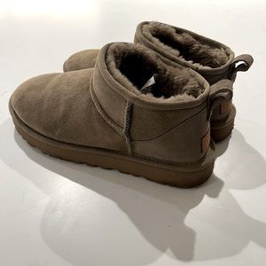 Sz 8 UGG ultra mini Antelope